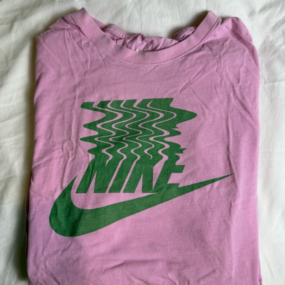 Nike sportswear Pink Oil Slick Men’s short sleeve T-Shirt size Large - Picture 8 of 8